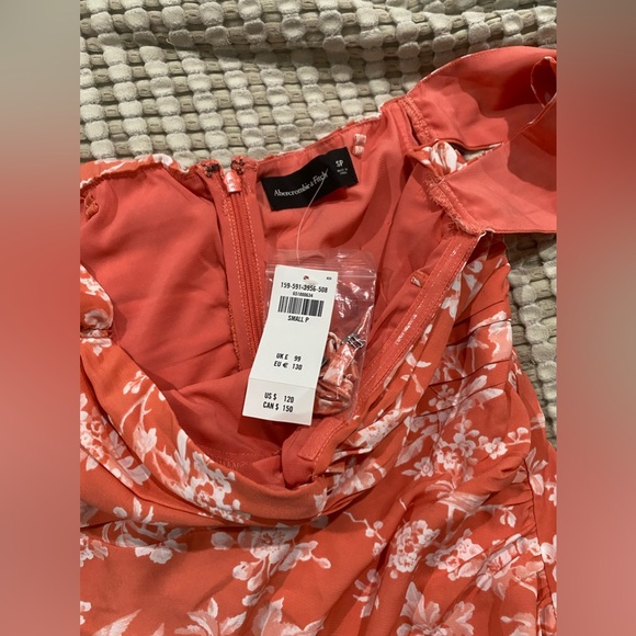 abercrombie fitch red white midi floral dress open leg off shoulder small fitted - Picture 4 of 4